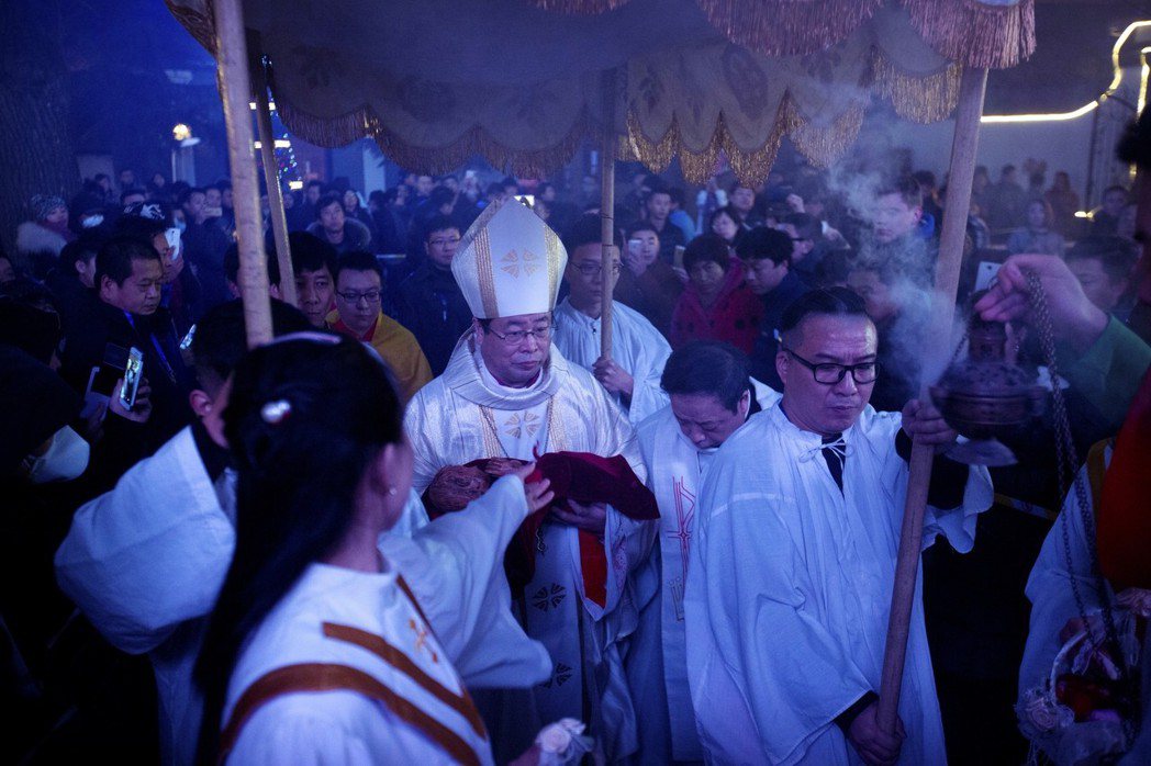 據傳，協議內容將採取2010年「越南模式」：由北京選出各教區主教，再提交教宗任命...