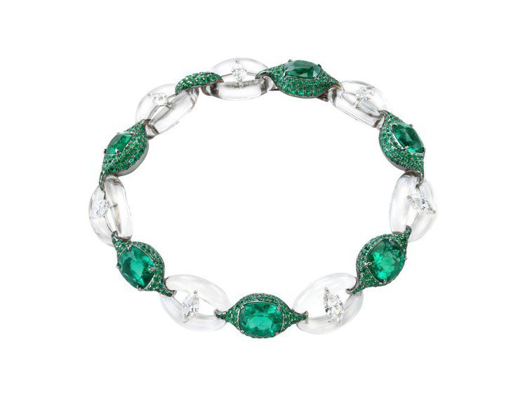 蕭邦頂級珠寶系列祖母綠與鑽石手練，1,222萬6,000元。圖／蕭邦提供