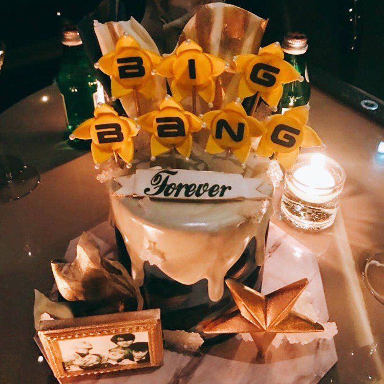 聚會上蛋糕寫著「BIGBANG forever」，讓粉絲相當感動。圖／摘自IG