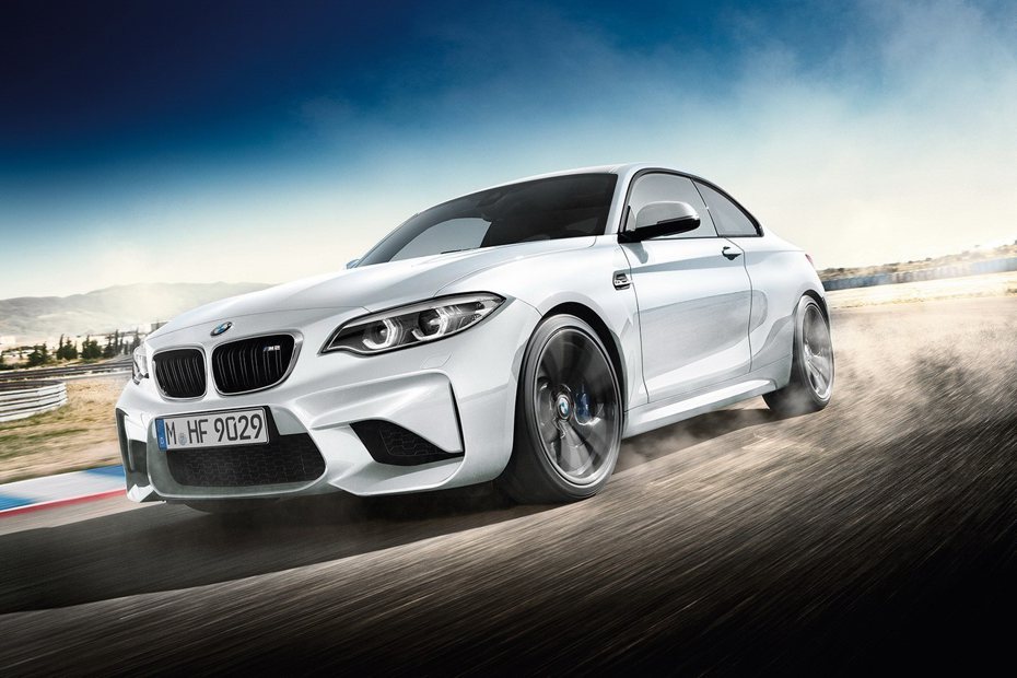 BMW M2雙門跑車優購專案，限量升級加裝M Performance排氣管套件。 圖／汎德提供