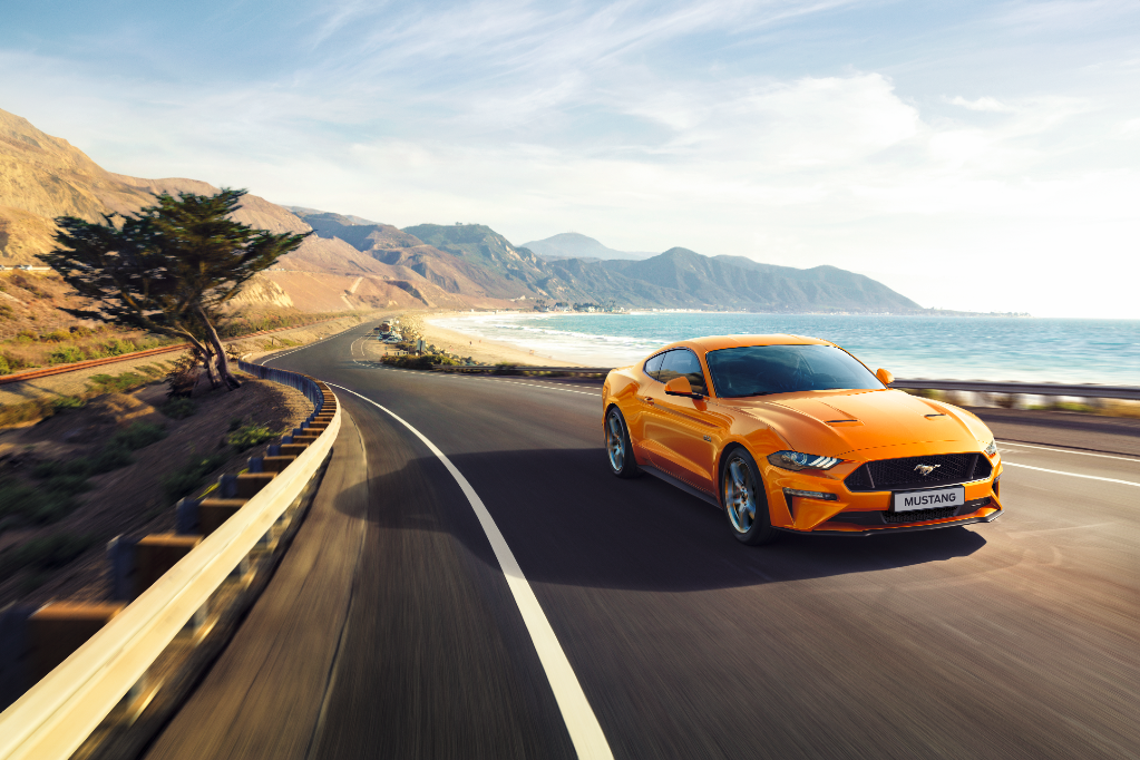 Ford Mustang搭載全新SelectShift™ 10速手自排變速系統。...