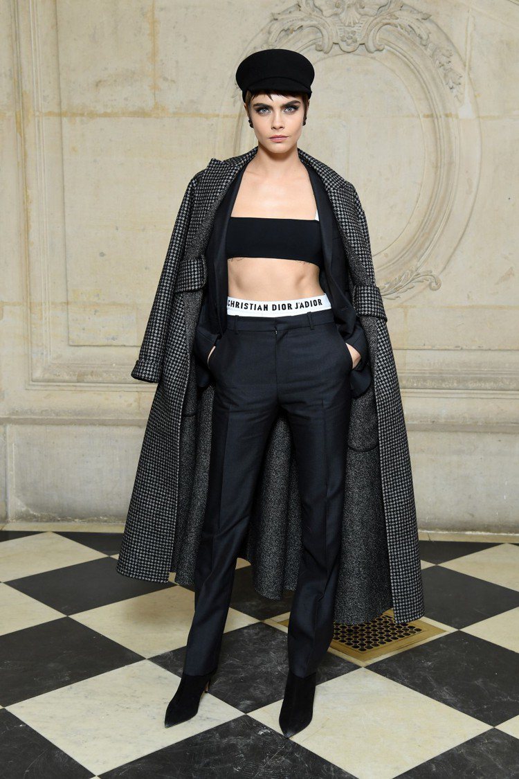 卡拉迪樂芬妮以性感搭襯陽剛，穿出個人特質。圖／Dior提供