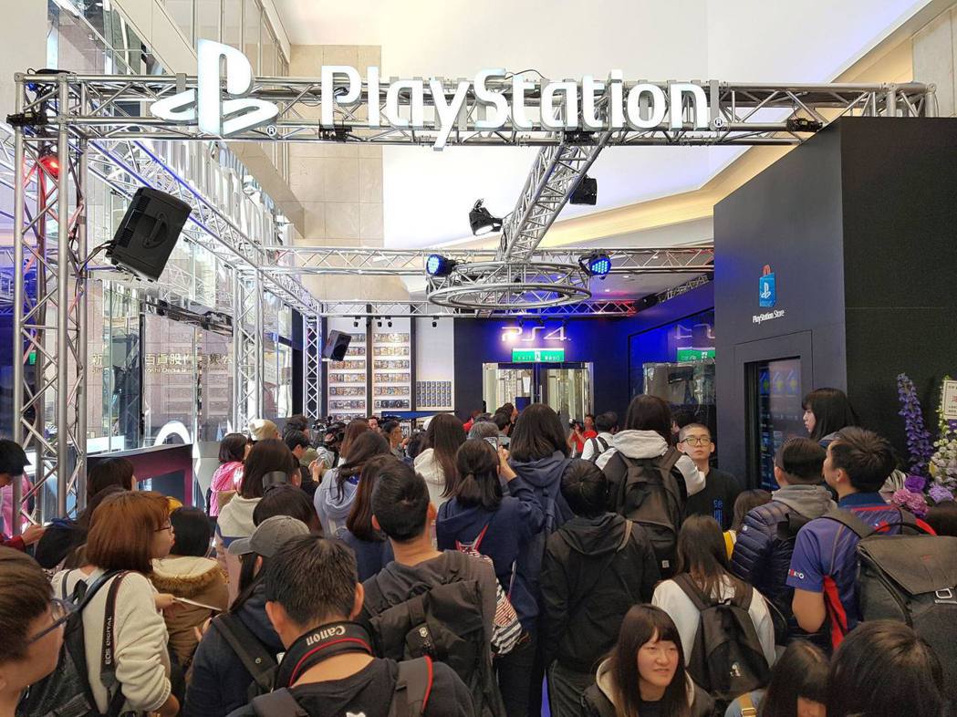 全台第一間PlayStation新型態概念店，吸引大批玩家朝聖。記者陳立凱／攝影