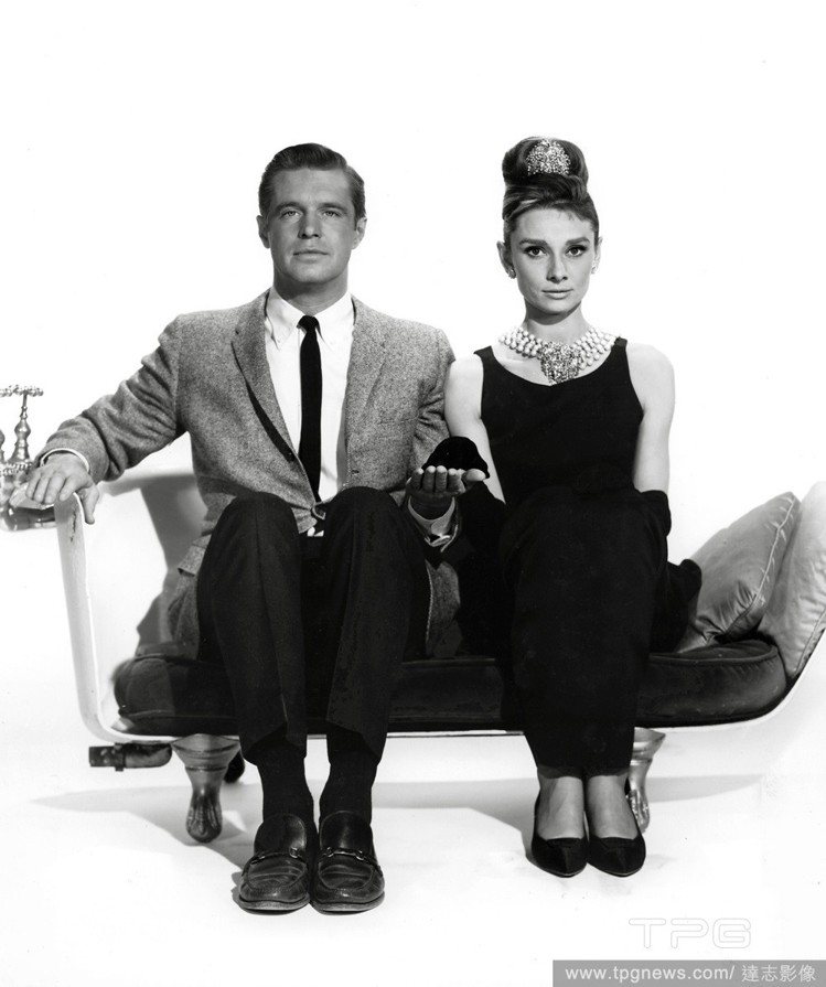 影星奧黛麗赫本1961年在電影《第凡內早餐》中穿著的黑色禮服，是紀梵希最知名的作品之一。圖／達志影像