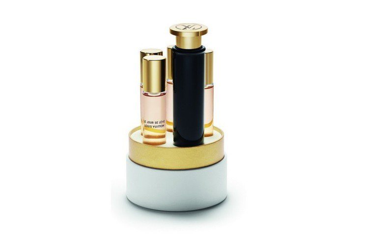 Les Parfums Louis Vuitton「Le Jour Se Leve（破曉）」旅行裝噴霧組，4 X 7.5ml售價8,600元。圖／路易威登提供