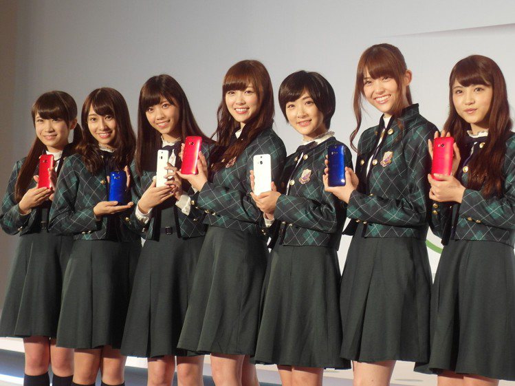 日本偶像團體乃木坂46帶起的制服風，也是讓日本學校制服10年來漲近20%的原因。圖／本報資料照