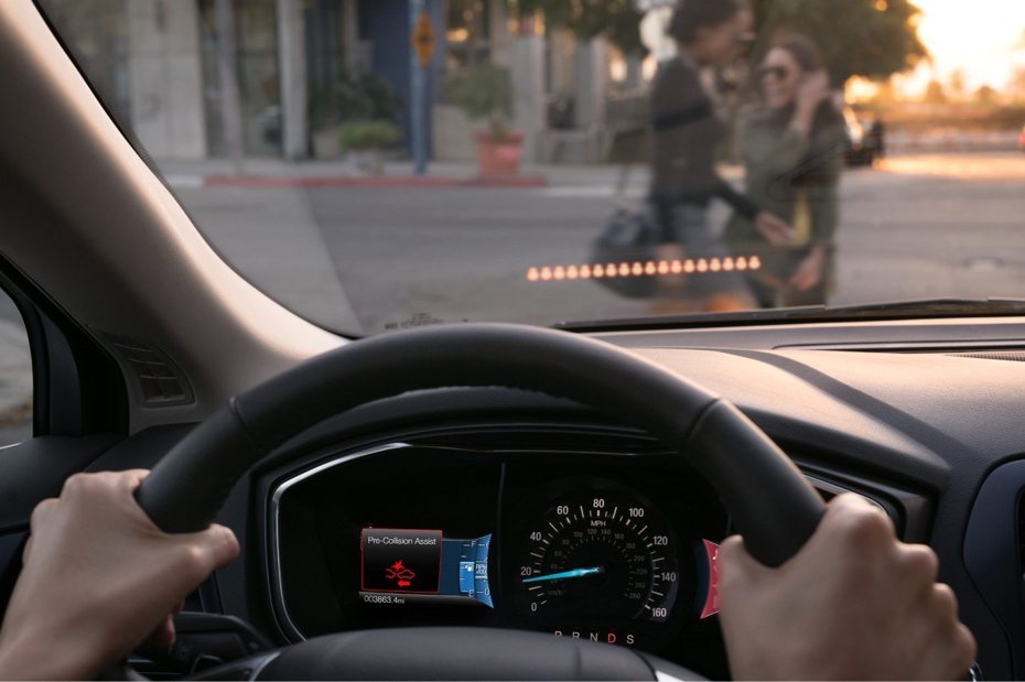 Ford推出先進的駕駛輔助科技Ford Co-Pilot360™，幫助人們在現在和未來能夠更安全、更自信地行駛於繁忙的交通路況。 圖／Ford提供