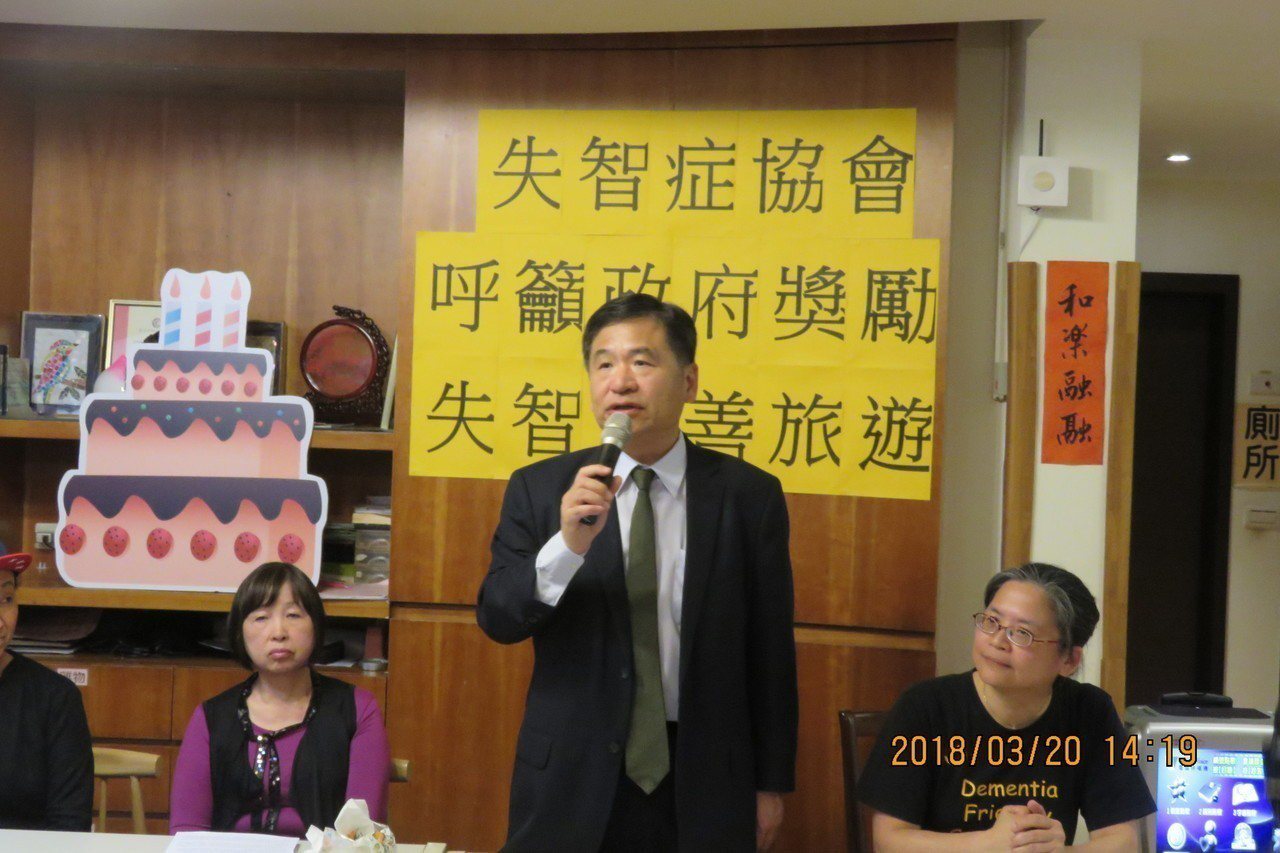 台灣失智症協會理事長賴德仁談失智友善旅遊對失智者家庭的益處。圖／台灣失智症協會提供