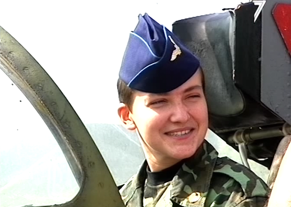 擔任軍事直昇機飛行員的薩夫申科。 圖／薩夫申科官方臉書