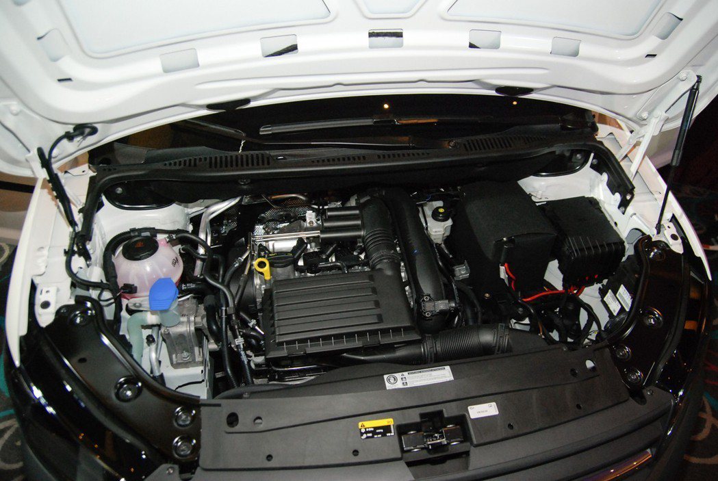 Caddy Maxi Van 搭載1.4 TSI 直噴渦輪引擎，在結合六速手排變...