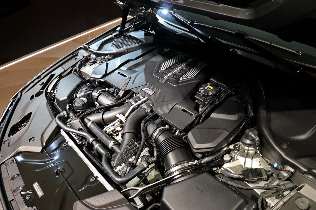 第六代BMW M5搭載新世代BMW M TwinPower Turbo 4.4升...
