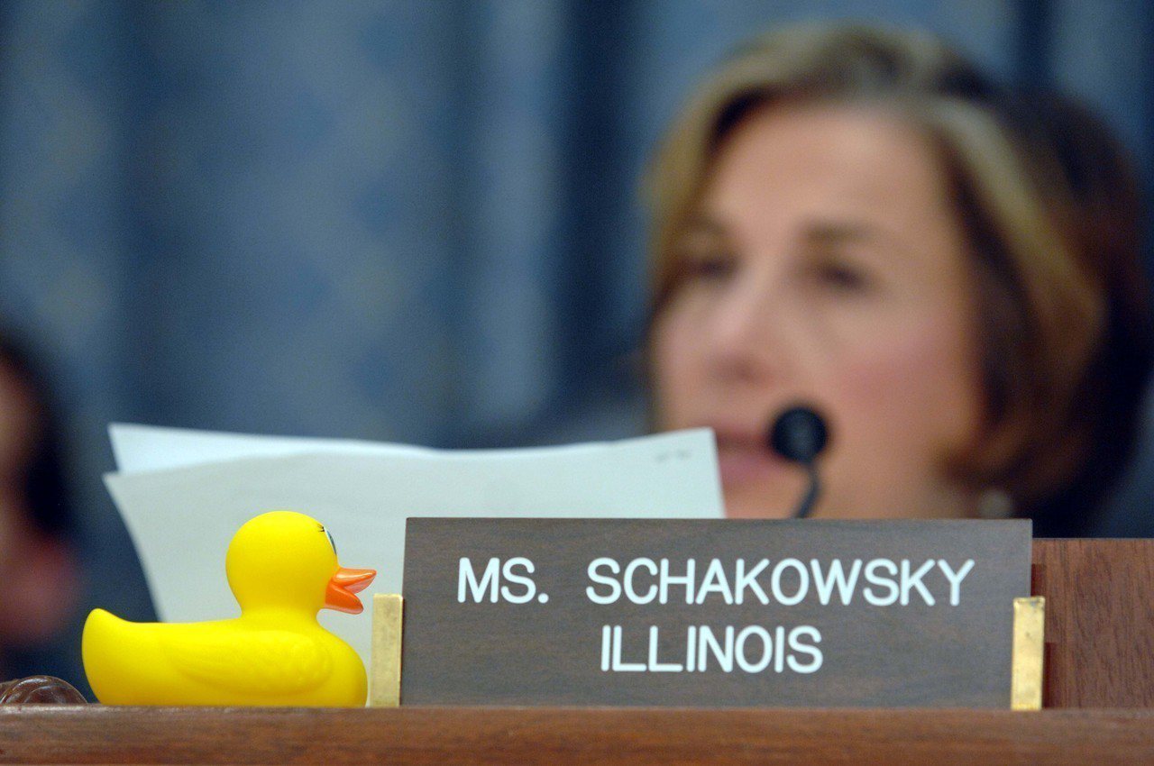 美國國會舉行玩具安全議題的聽證時，黃色小鴨曾亮相。美聯社