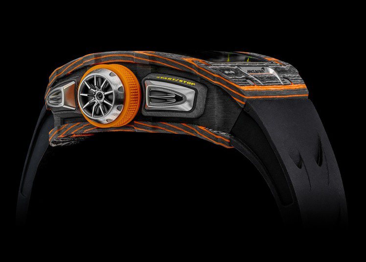 鈦合金的計時按鈕，呼應McLaren 720S超跑獨特的車頭燈設計。圖／RICHARD MILLE提供