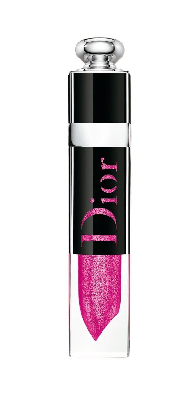Dior癮誘超模漆光俏唇露色號#677。圖／Dior提供