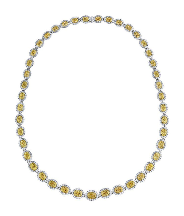 De Beers Aura 高級珠寶系列橢圓形車工黃鑽項鍊總重54.4克拉，985萬元。圖／De Beers提供