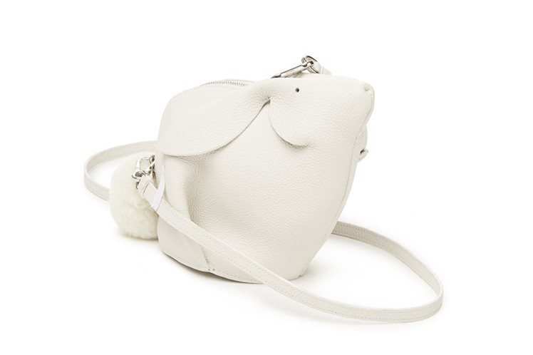 白色皮革Bunny Bag，售價46,000元。圖／LOEWE提供