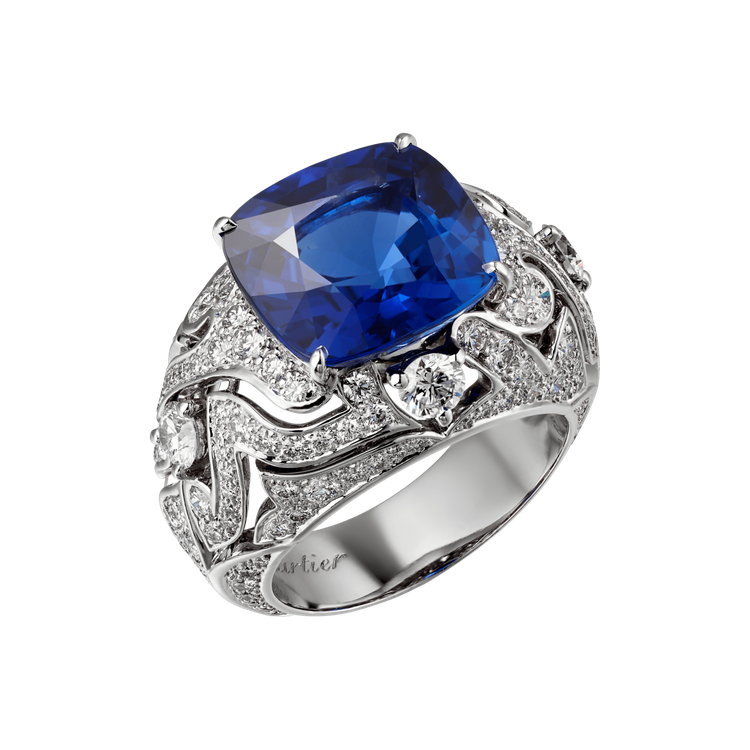 卡地亞頂級珠寶系列藍寶石鑲鑽戒指，鉑金鑲嵌 10.68 克拉的斯里蘭卡藍寶石主石與鑽石，2,660萬元。圖／卡地亞提供