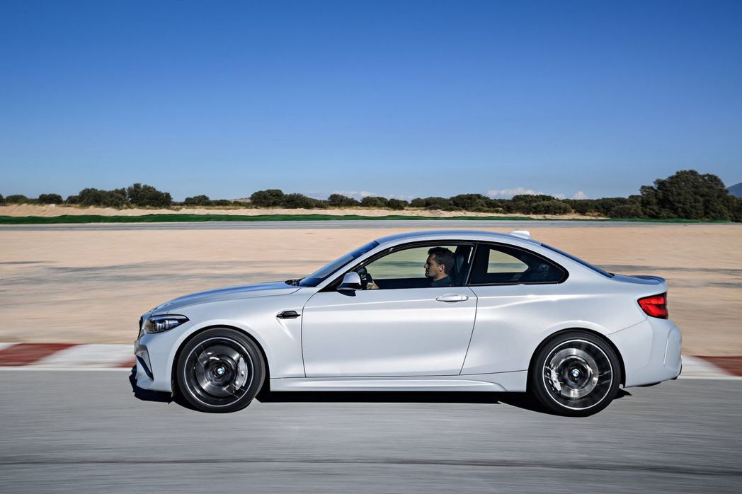 BMW M2 Competition最大馬力為410hp/56.1kgm。 摘自...