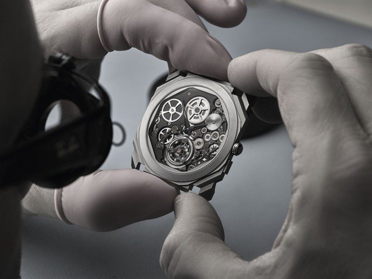 寶格麗今年再度刷新紀錄，推出Octo Finissimo自動上鍊超薄陀飛輪腕表。圖／BVLGARI提供