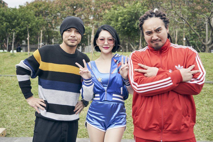 小S跨刀和Matzka合唱又拍MV，黃明志（左）擔任導演。。圖／索尼音樂提供