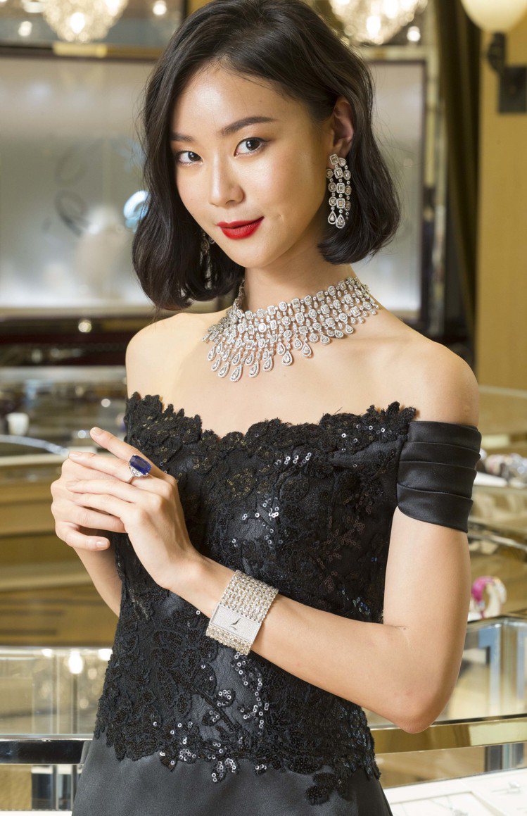 鍾瑶身上珠寶粽價值超過1億，她笑說就怕自己氣勢出不來。圖／蕭邦提供