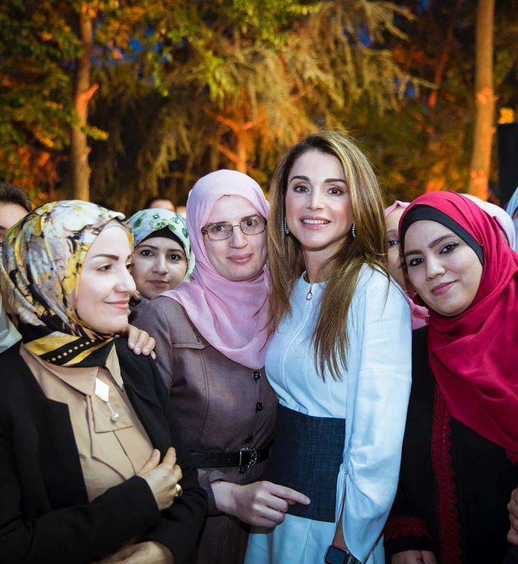 約旦的拉尼婭王妃（右二）是知名的女性權益支持者。圖／擷自instagram