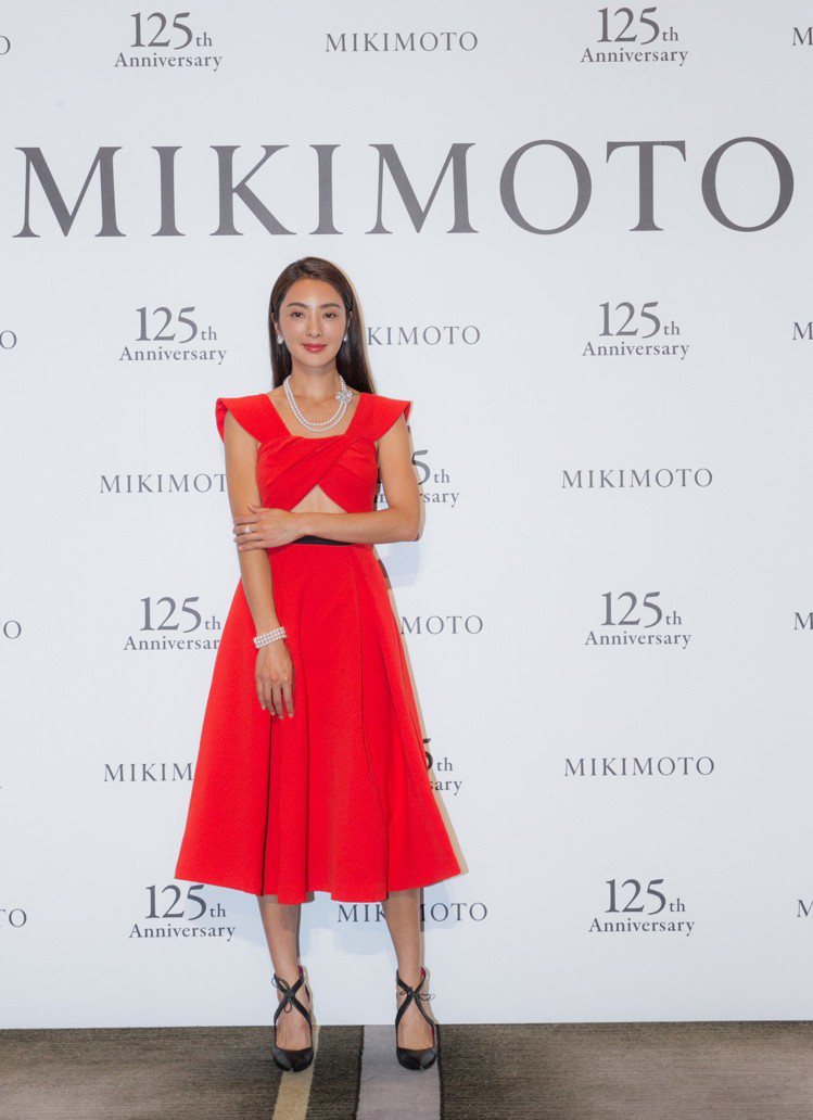 時尚媽咪吳速玲出席MIKIMOTO 125周年頂級珠寶展，透露自己是個珍珠迷。圖／MIKIMOTO提供