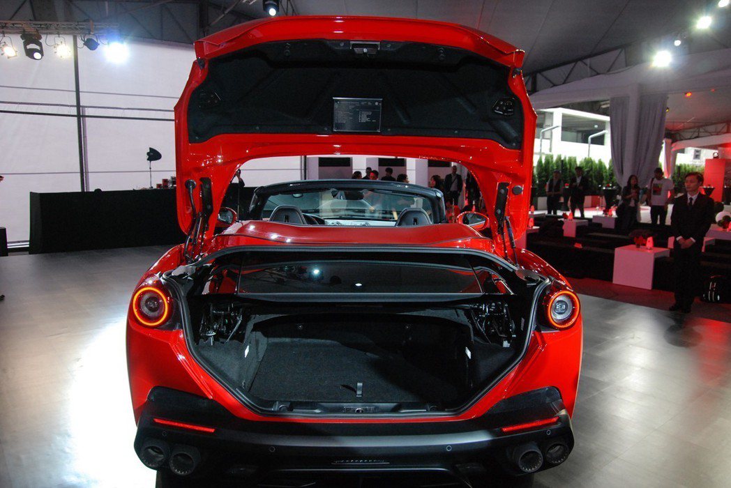 Ferrari Portofino 具有實用的後廂空間，即便日常使用也不成問題。...