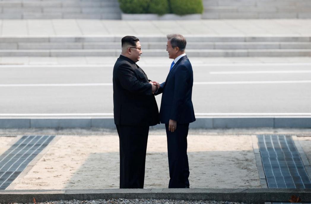 兩韓領袖在板門店舉行歷史性峰會。 （路透）