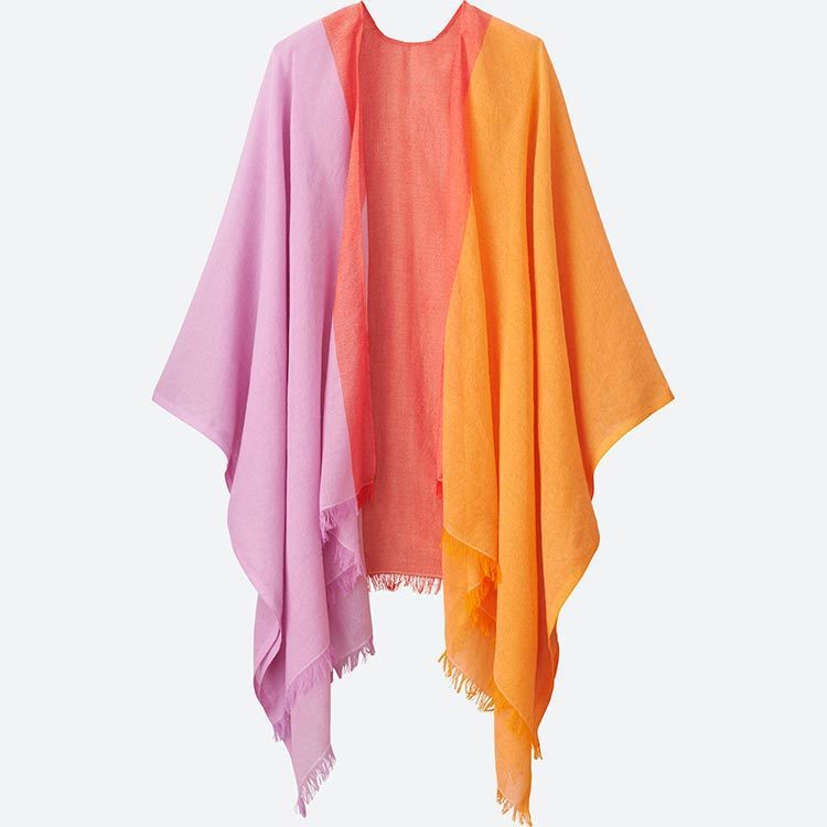 UNIQLO與Tomas Maier聯名系列女裝披巾，約590元。圖／摘自UNIQLO官網