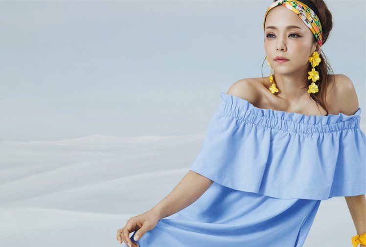 不限於與時尚品牌聯名，H&M也找來日本流行樂天后安室奈美惠合作。圖／H&M提供