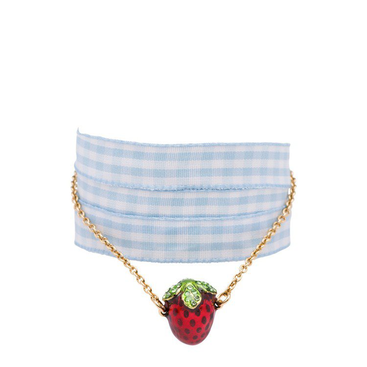 水晶裝飾草莓配格紋織帶手鍊，10,500元。圖／MIU MIU提供