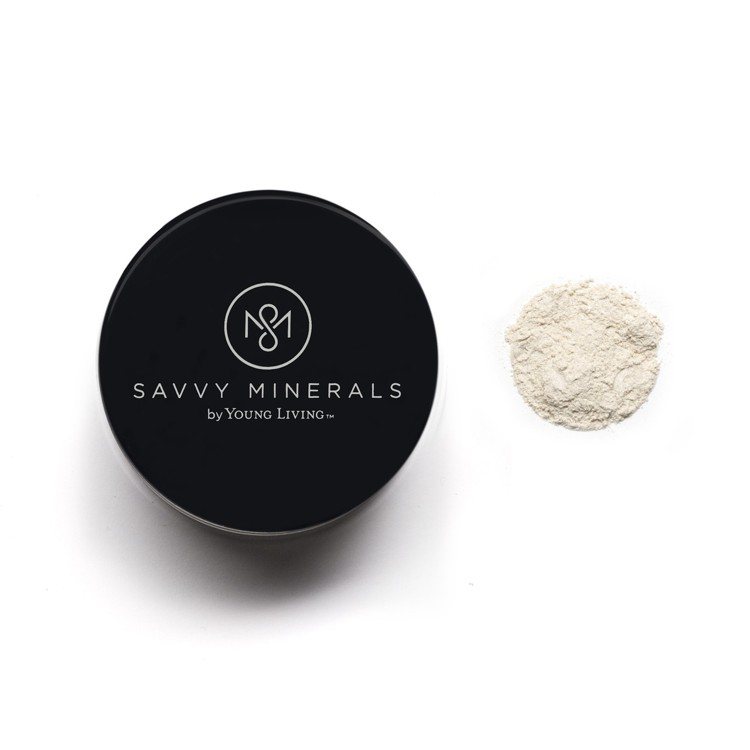 Savvy Minerals自然礦物蜜粉可吸附多餘油脂、提升光澤度。圖／Savvy Minerals提供