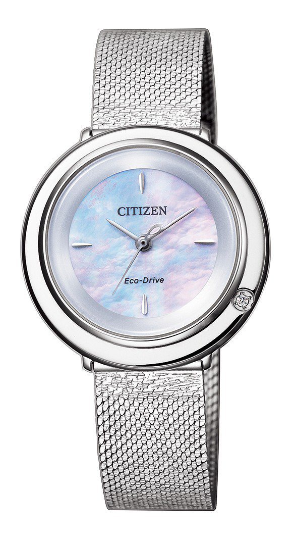 Citizen L系列朧月腕表，珍珠母貝表盤搭配米蘭編織表帶，約13,800元。圖／Citizen提供