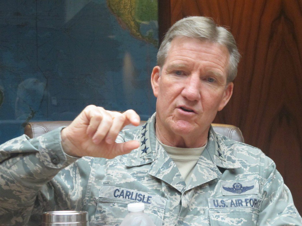 在大陸的霹靂-15飛彈首次公開試射後，時任美國空戰司令部司令的卡萊爾表示擔憂。 ...