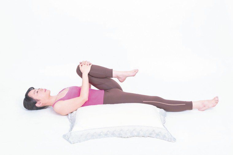 好的睡眠品質開啟身體自癒力 圖／摘自快樂文化出版《瑜伽睡眠大腦休息法》