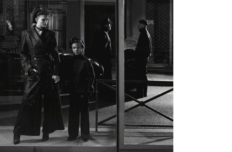 拉格斐十歲乾兒子Hudson Kroenig入鏡PARIS-HAMBURG 2018 MÉTIERS D’ART巴黎-漢堡工坊形象廣告。圖／香奈兒提供
