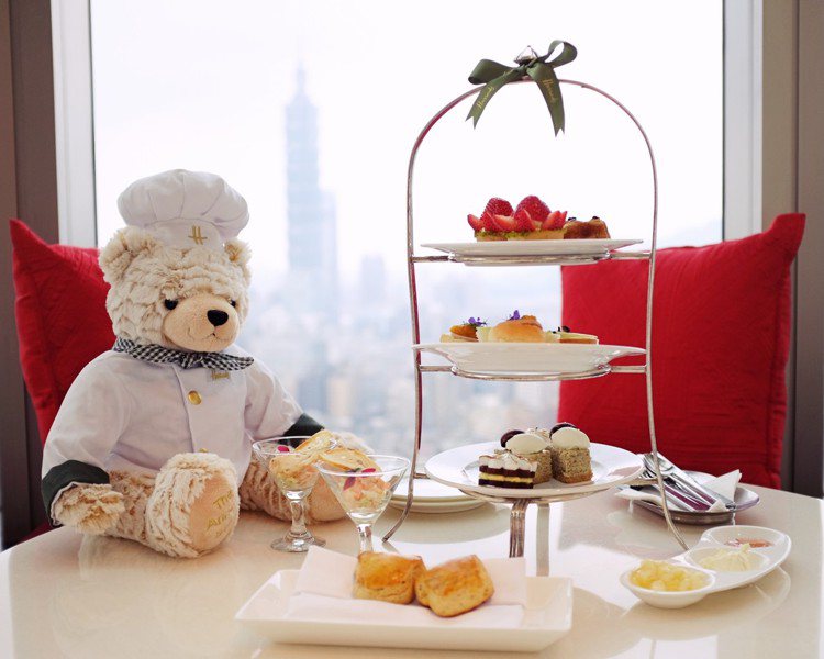 Harrods Chef經典英式下午茶即日起至6月30日於38樓馬可波羅酒廊限定推出。圖／記者沈佩臻攝影
