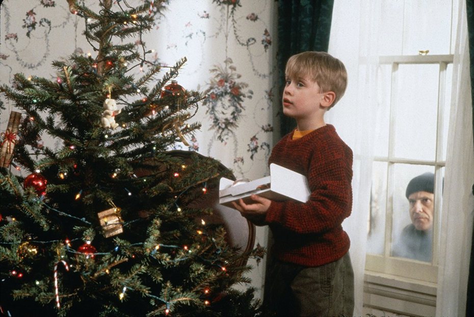 「小鬼當家」情節中也有很濃厚的耶誕元素。圖／摘自imdb