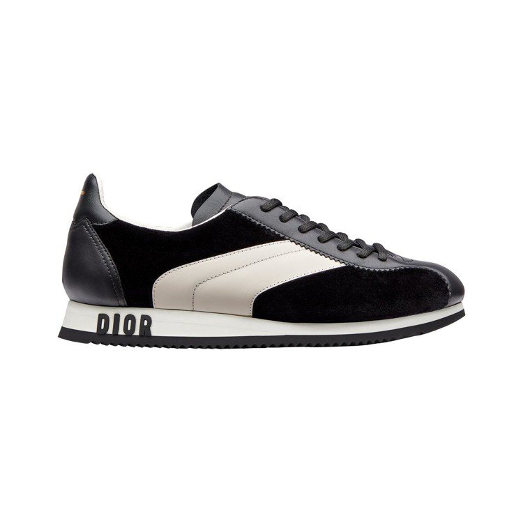 DIORUN黑白色小牛皮拼接天鵝絨慢跑鞋，售價24,000元。圖／Dior提供