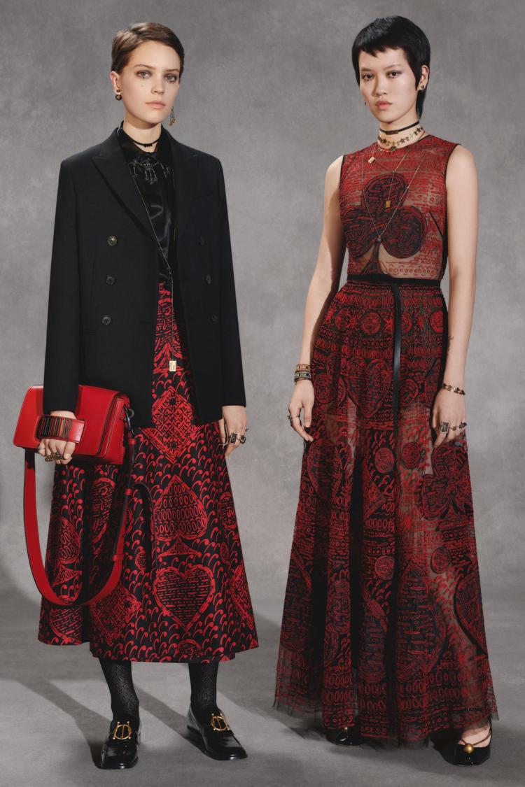 紅色單品是早秋搶眼的一環。圖／Dior提供