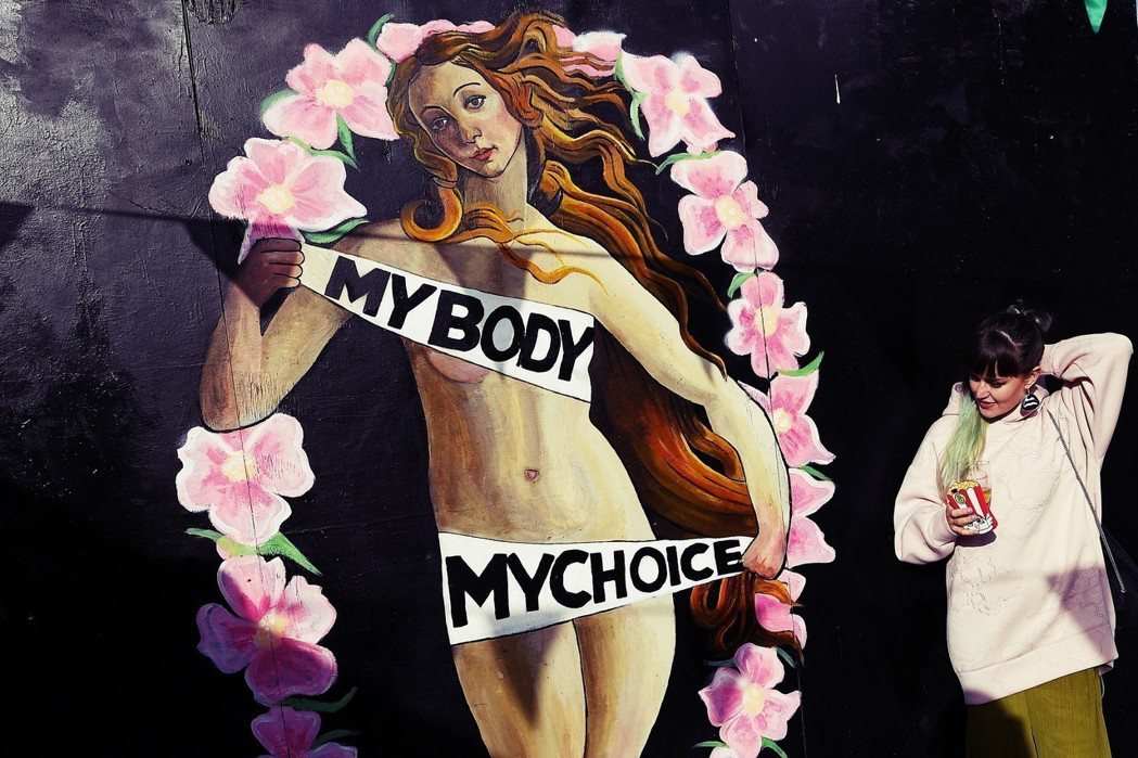 「我的身體，我的選擇。」 圖／路透社