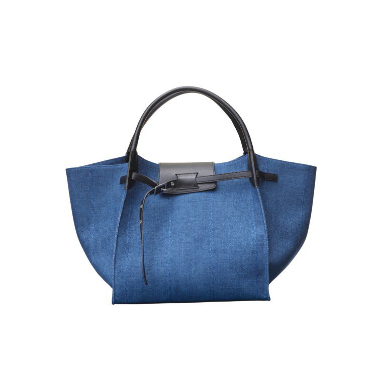 藍色牛仔布Big Bag，售價85,000元。圖／CÉLINE提供