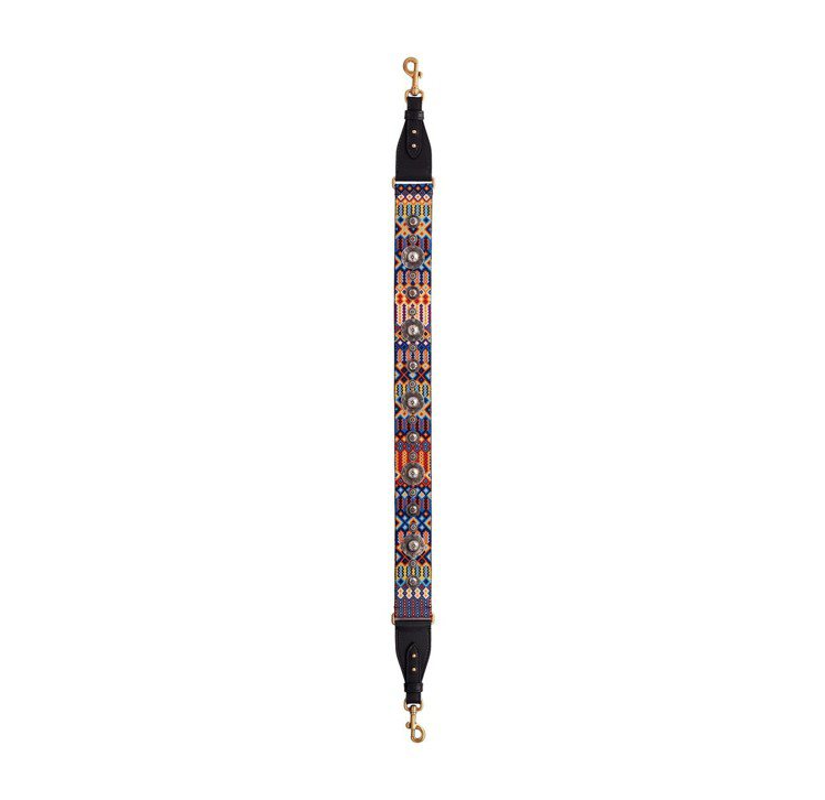 Dior 虹彩民族風刺繡帆布背帶，售價50,000元。圖／Dior提供