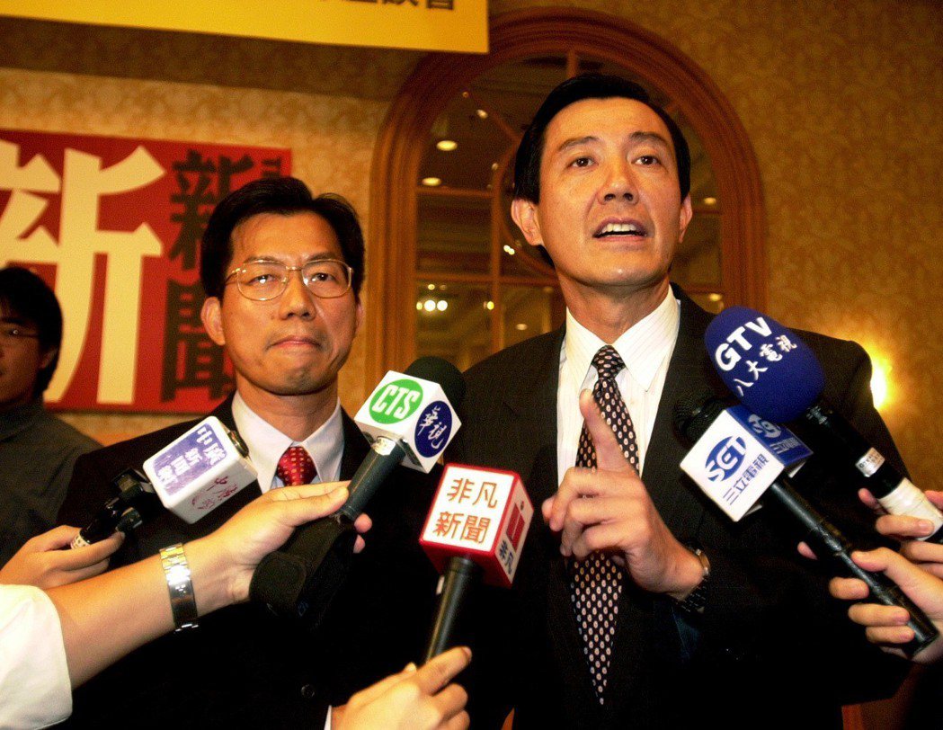 2002年的馬英九（右）對李應元（左），是當選者與「落選頭」票數差距最大的一次。...