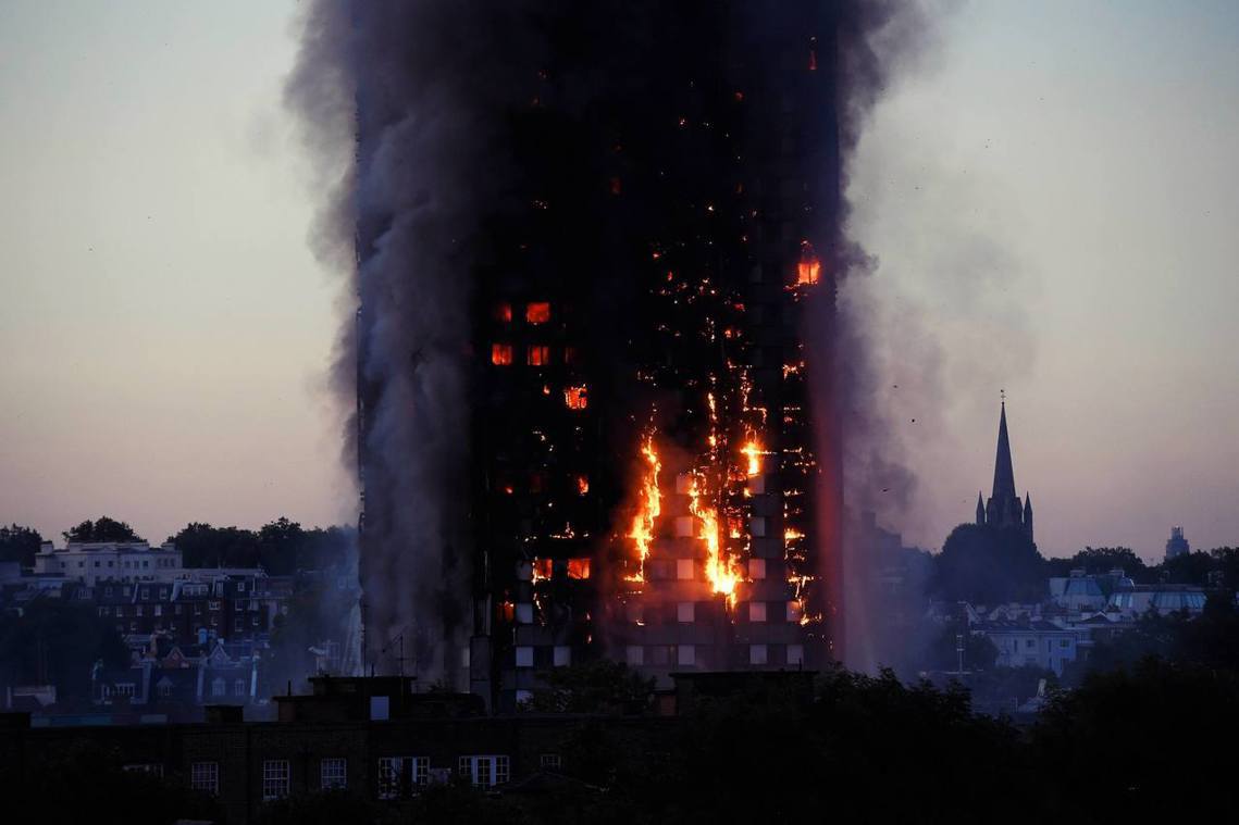 2017年6月14日，英國倫敦發生格蘭菲塔大樓火災。 圖／路透社