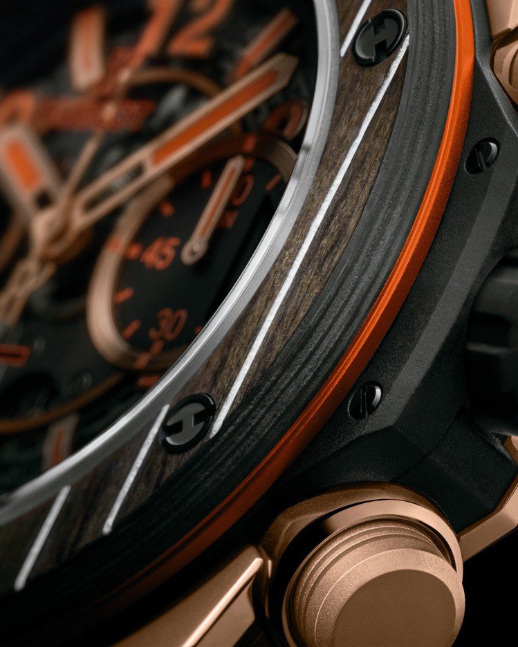 Big Bang Unico Italia Independent柚木腕表，表圈為柚木結合了18K皇金製成的計時按把。圖／HUBLOT提供