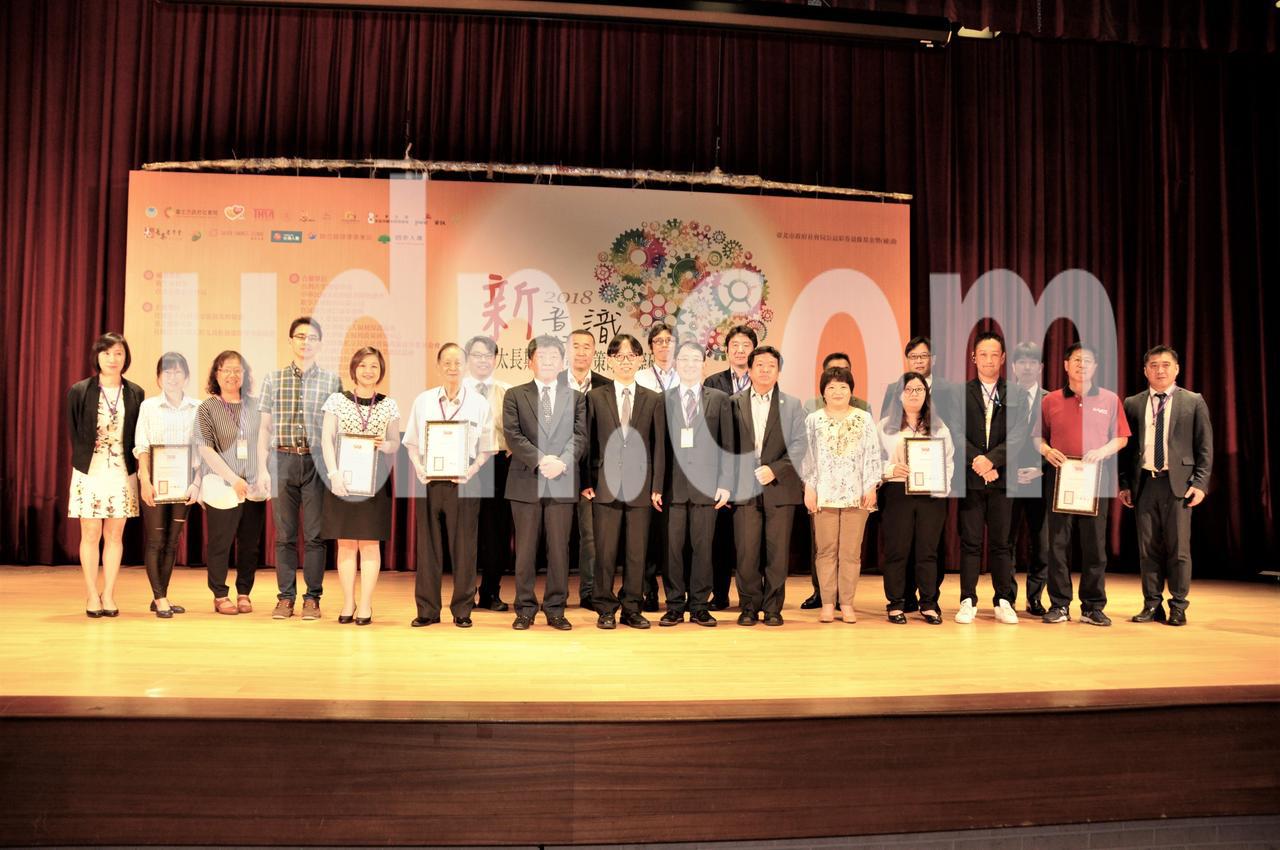 衛福部長陳時中（左8）出席「新意識、2018亞太長期照顧發展策略」國際研討會。　