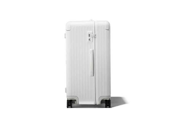 RIMOWA將推出全新的Classic系列行李箱，採用少見的純白設計。圖／摘自f...