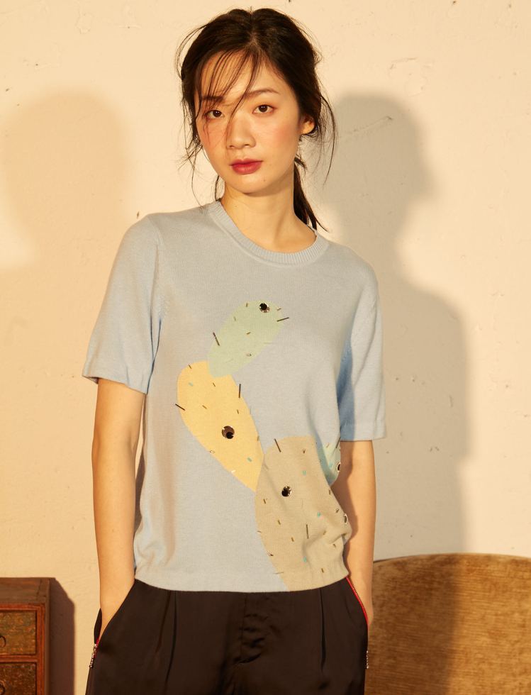 SHAO YEN x onefifteen仙人掌淺藍T恤，售價6,950元。圖／初衣食午提供
